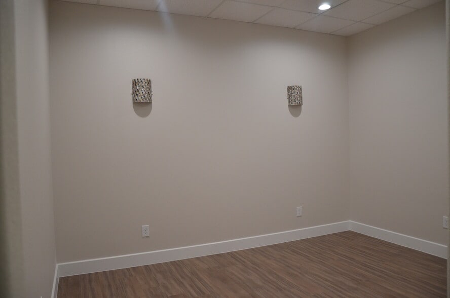 More Photos Of 7115 FM 2920, Spring Unknown For Lease