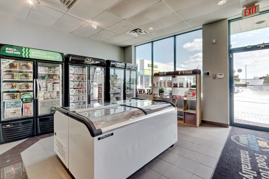 More Photos Of 3145 Dundas St W, Mississauga Storefront Retail Office For Lease