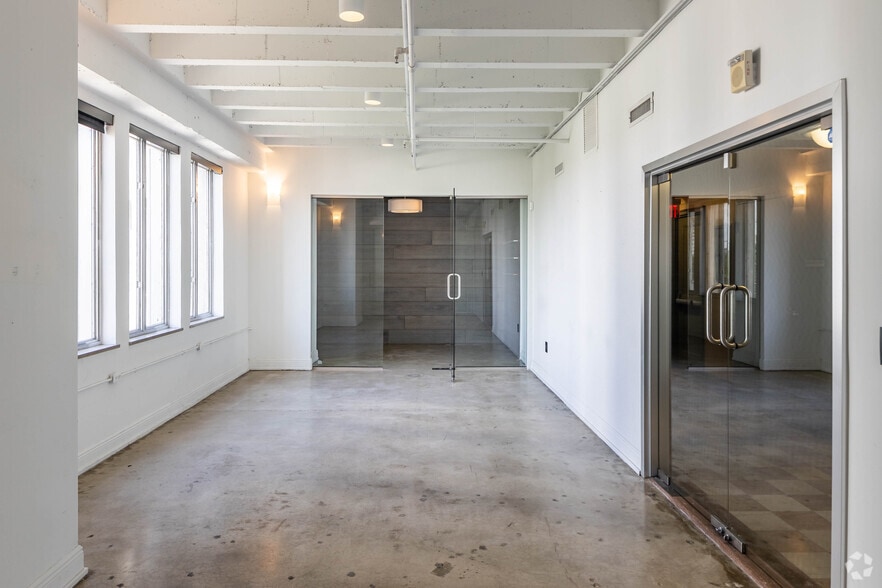 More Photos Of 420 Lincoln Rd, Miami Beach Loft Creative Space For Lease