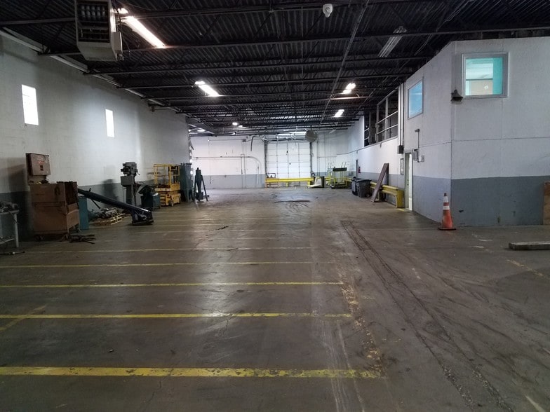 More Photos Of 2633 Kaneville Ct, Geneva Warehouse For Lease