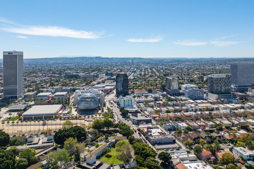 More Photos Of 601 S Fairfax Ave, Los Angeles Freestanding For Lease