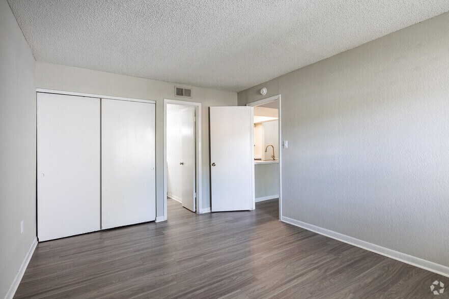 More Photos Of 7315 W Hanna Ave, Tampa Apartments For Sale