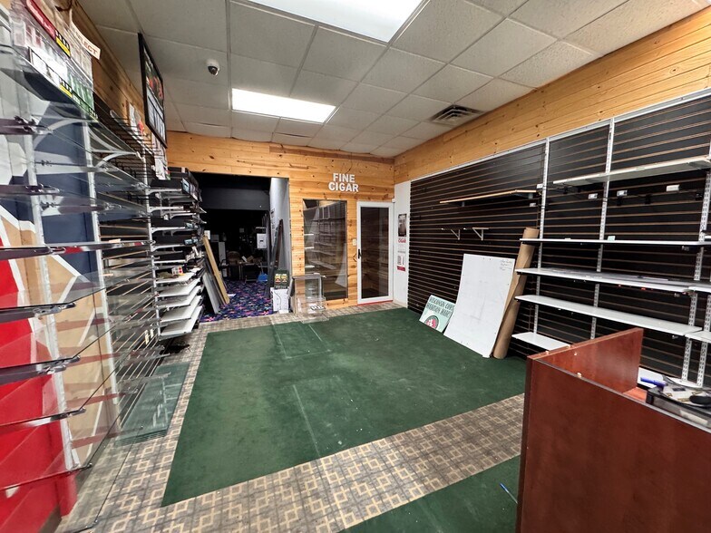 More Photos Of 1312 Hamilton St, Stoughton Freestanding For Lease