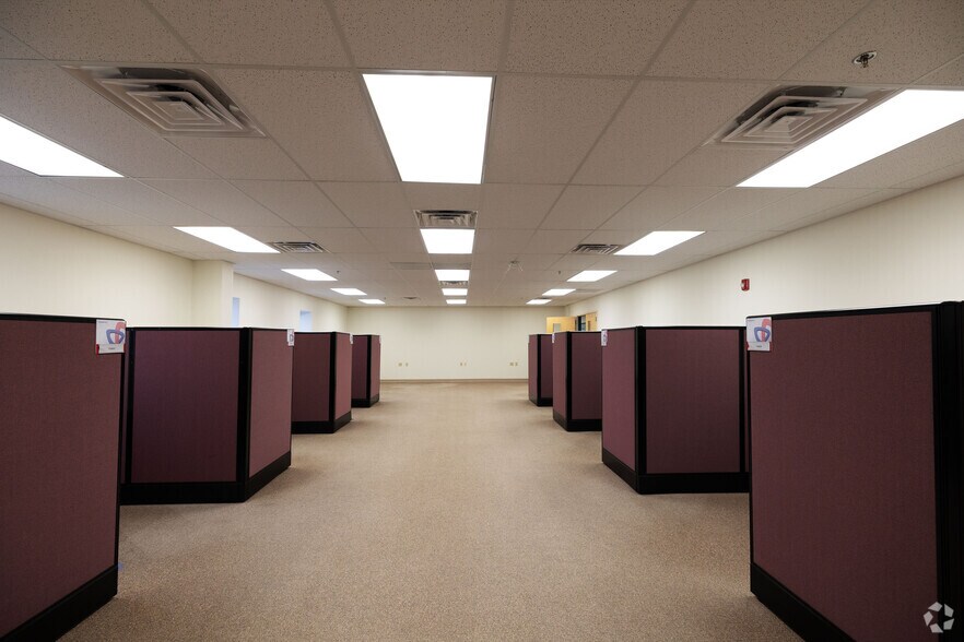 More Photos Of 603 Queensbury Ave, Queensbury Distribution For Sale