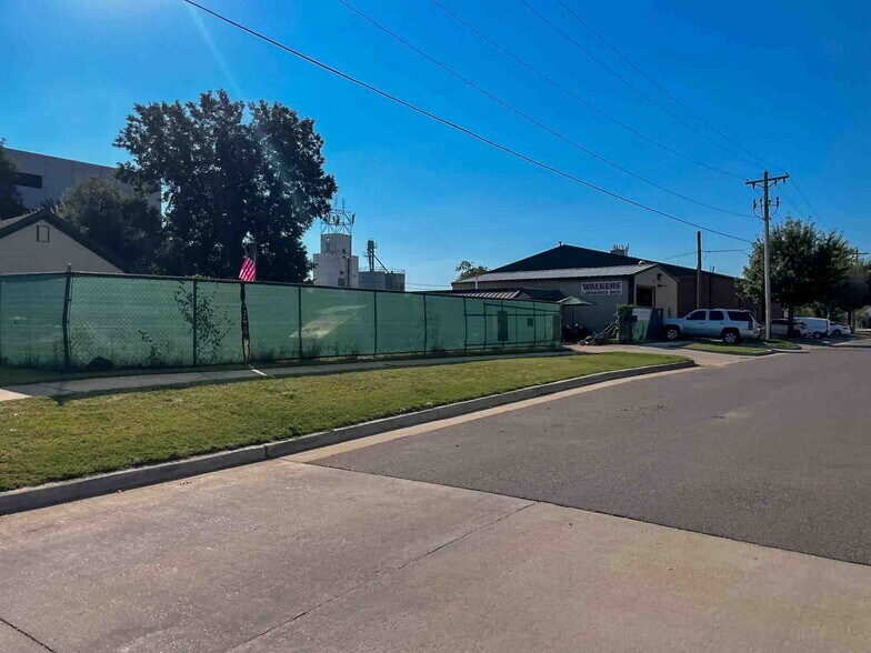 More Photos Of 126 W Main St, Edmond Freestanding For Sale