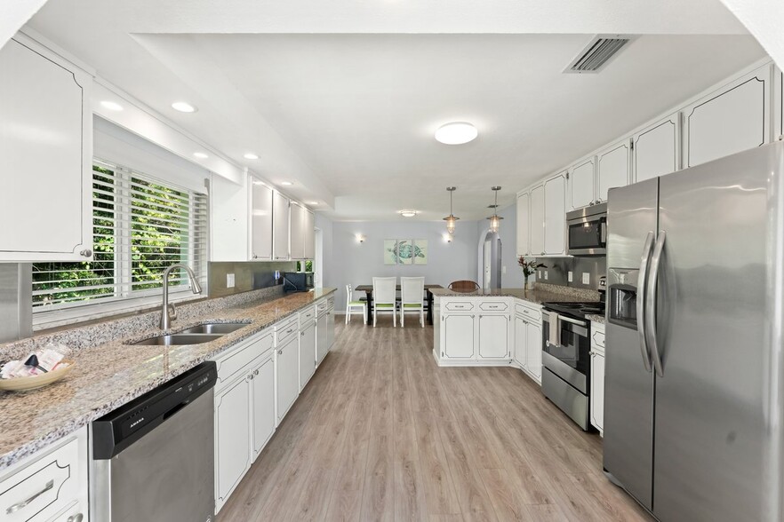 More Photos Of 1708 S Atlantic Ave, New Smyrna Beach Hotel For Sale
