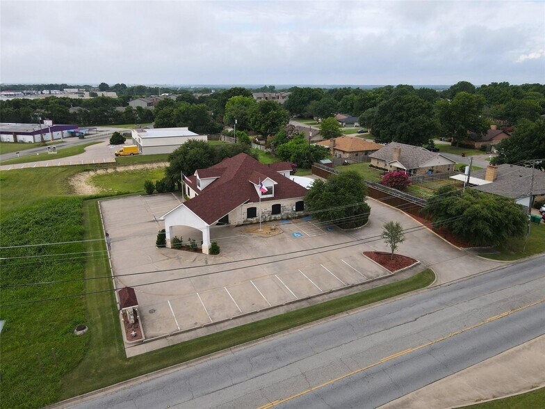 More Photos Of 1700 Gallagher Dr, Sherman Medical For Sale