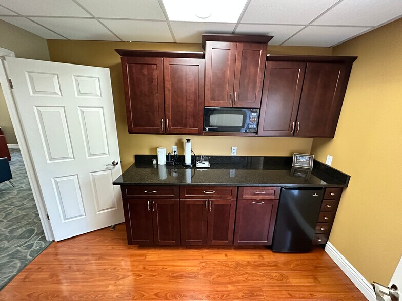 More Photos Of 1106 Ohio River Blvd, Sewickley Office For Sale