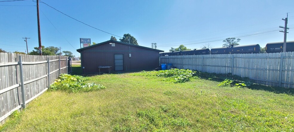 More Photos Of 1232 1st, Sutherland Convenience Store For Sale