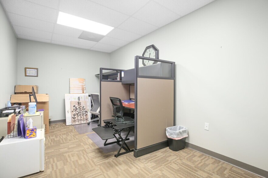 More Photos Of 107 Olde Greenwich Dr, Fredericksburg Office For Sale