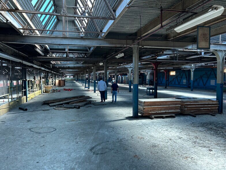 More Photos Of 515 W 8th Ave W, Huntington Warehouse For Lease