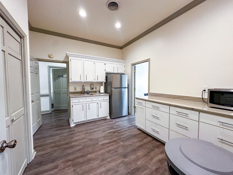 More Photos Of 3000-3002 Bob Wallace Ave SW, Huntsville Light Distribution For Sale