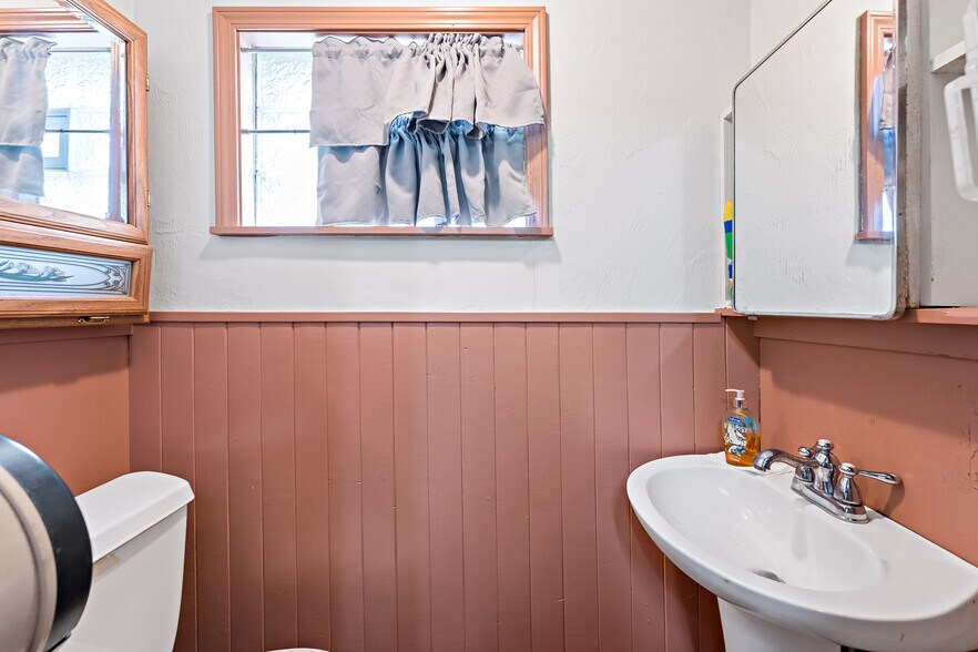 More Photos Of 180 Butler Rd, Saxonburg Restaurant For Sale