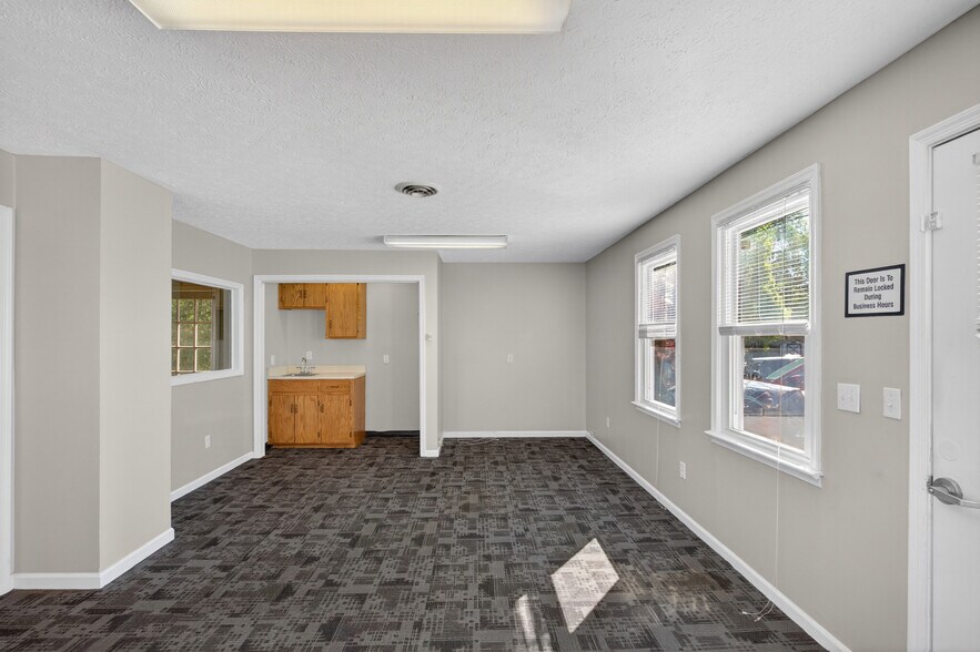 More Photos Of 114 Lexington Tpke, Amherst Medical For Lease