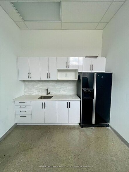 More Photos Of 894 Caledonia Rd, Toronto Warehouse For Lease