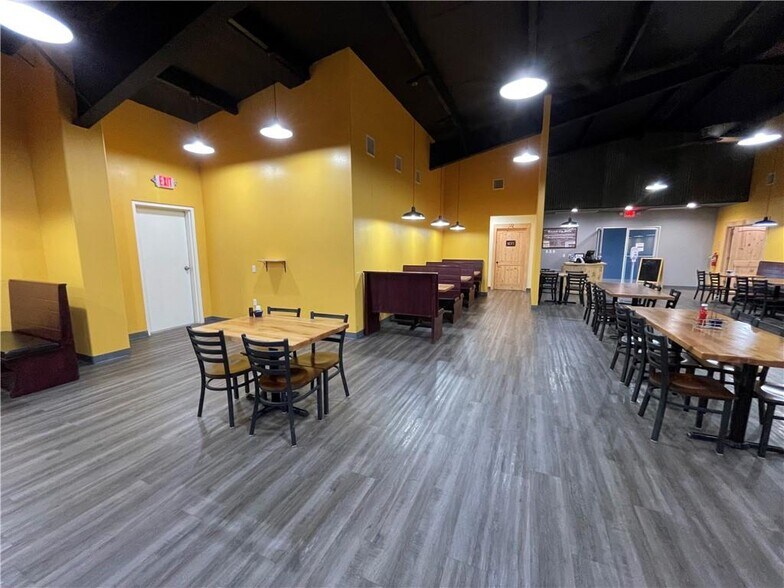 More Photos Of 1002 Victoria, Refugio Restaurant For Sale