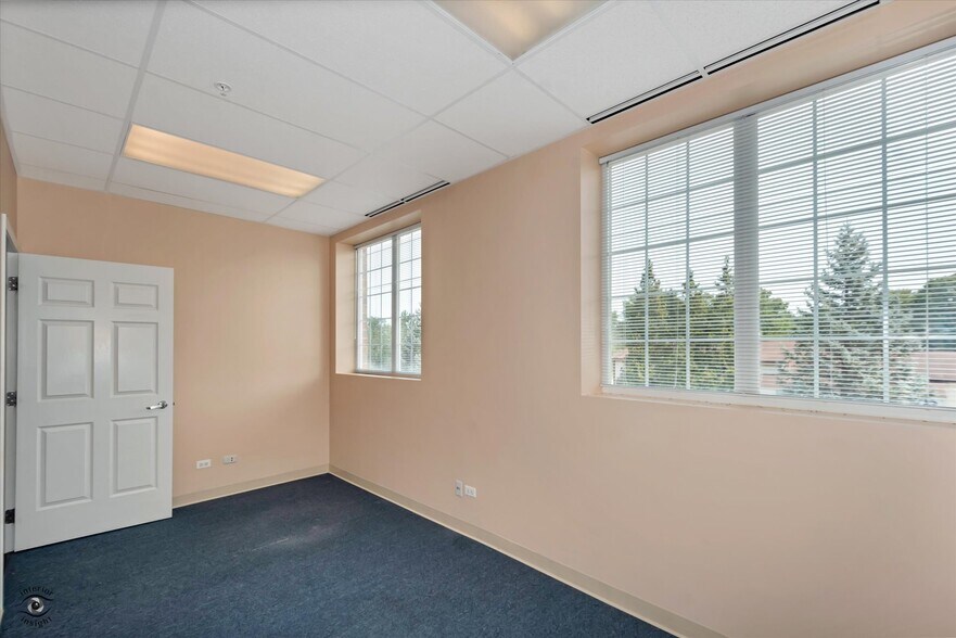 More Photos Of 912 Northwest Hwy, Fox River Grove Medical For Lease