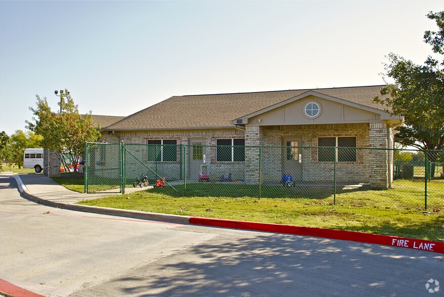 More Photos Of 200 Lobo Ln, Little Elm Storefront Retail Office For Sale