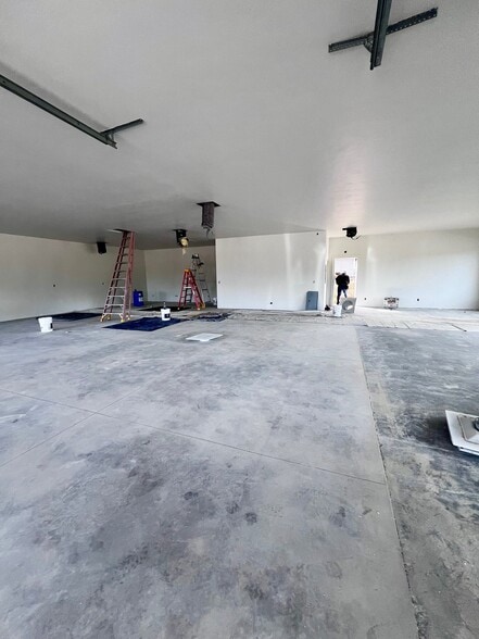 More Photos Of 2600 NE Division St, Bend Storefront Retail Office For Lease