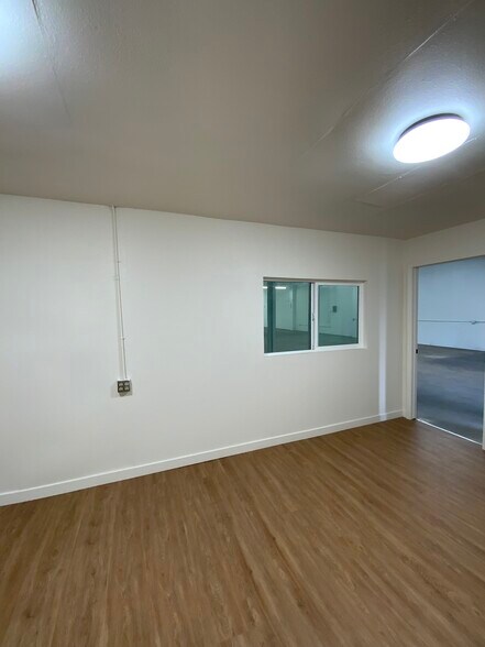 More Photos Of 149 W 31st St, Los Angeles Warehouse For Lease