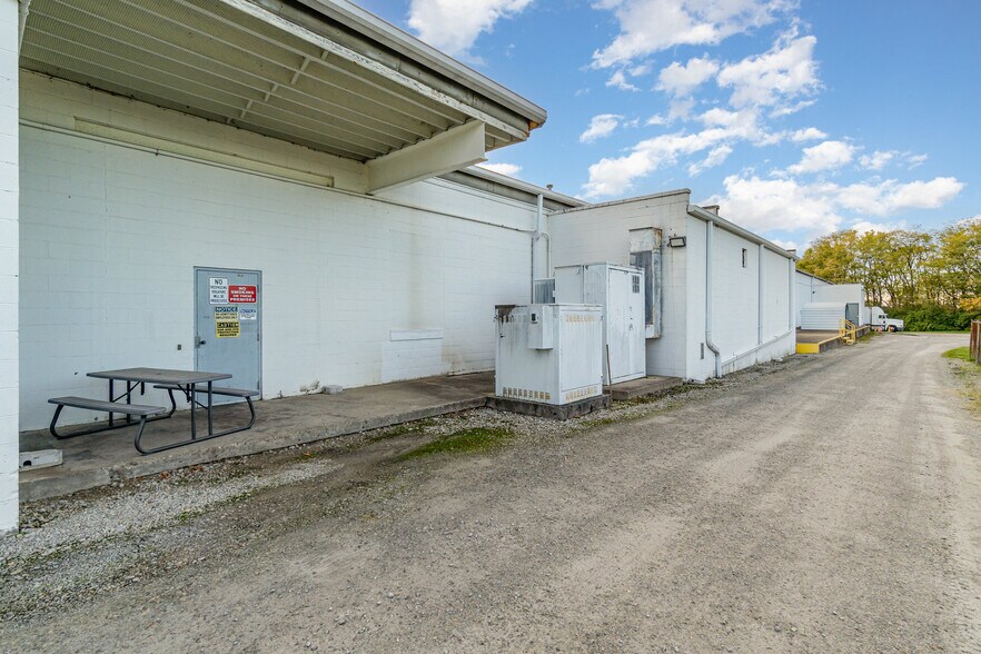 More Photos Of 49 S 2nd St, New Vienna Manufacturing For Lease