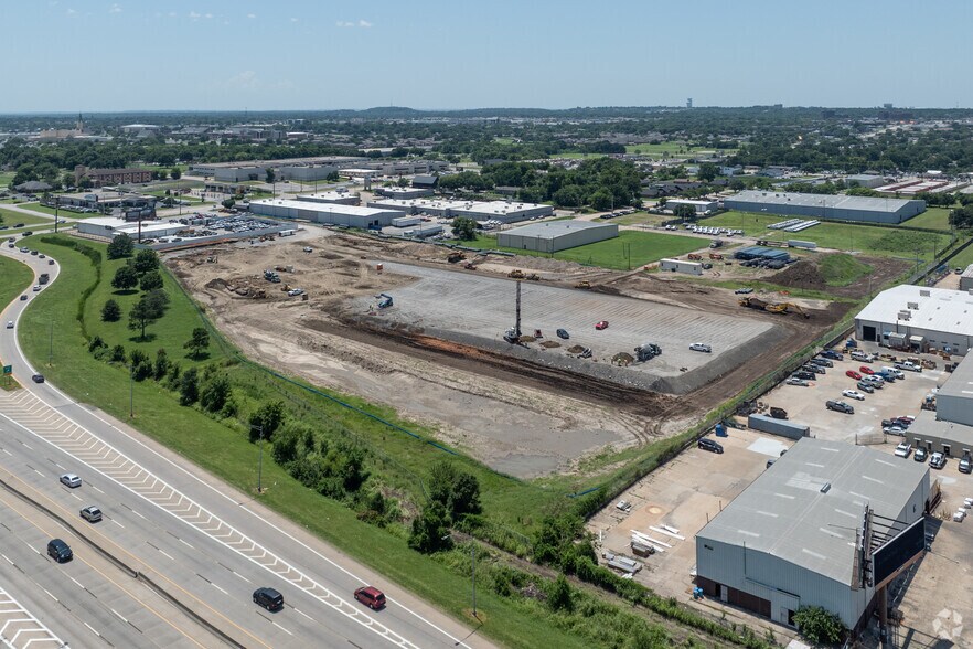 More Photos Of 10305 E 61st St, Tulsa Distribution For Lease
