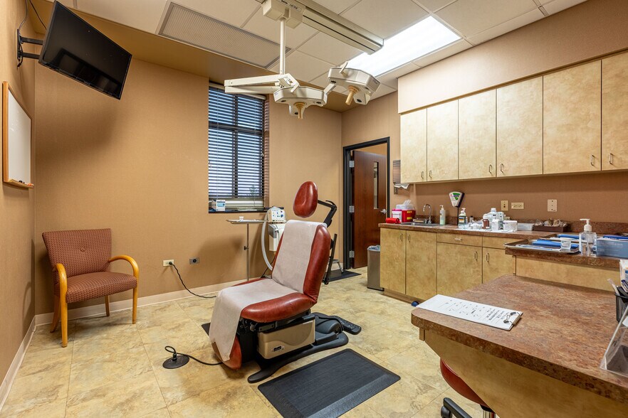 More Photos Of 16105 S La Grange Rd, Orland Park Medical For Lease