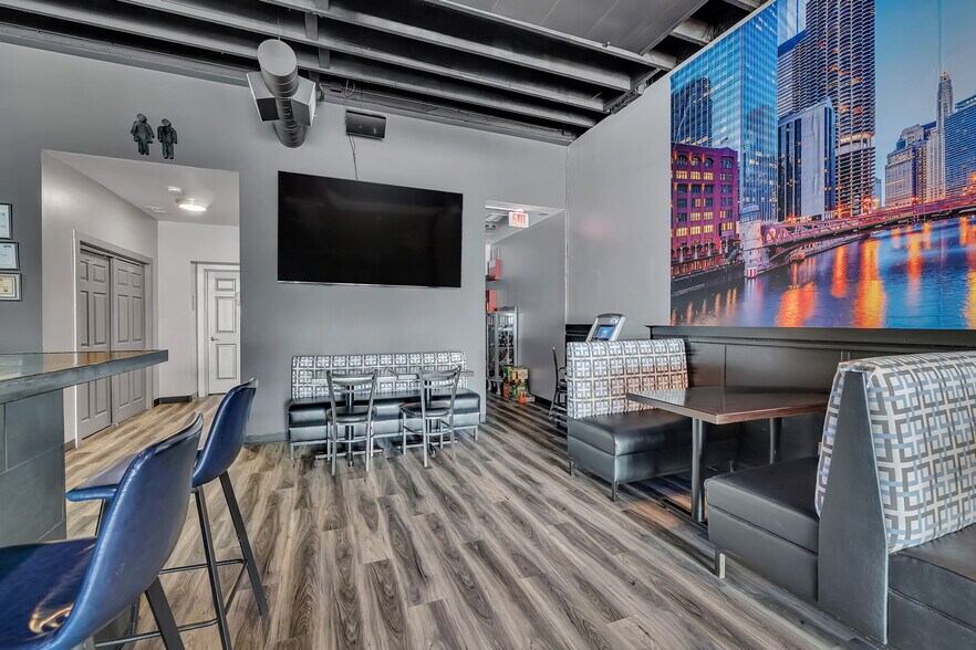 More Photos Of 307 N Chicago St, Joliet Storefront For Lease