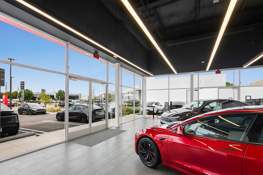 More Photos Of 24050 Creekside Rd, Valencia General Retail For Sale