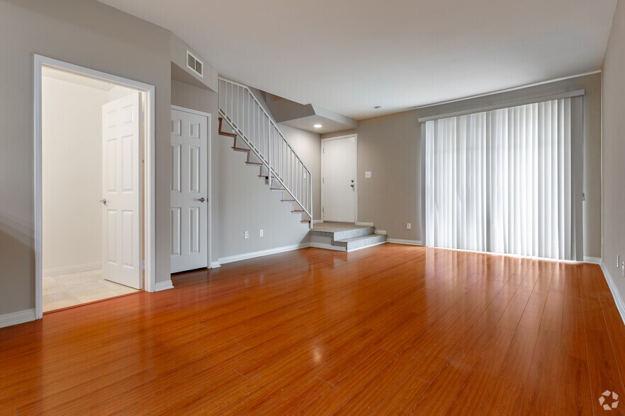 More Photos Of 1239 W 30th St, Los Angeles Apartments For Sale