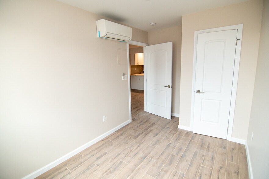 More Photos Of 6527 Roosevelt Ave, Woodside Apartments For Sale