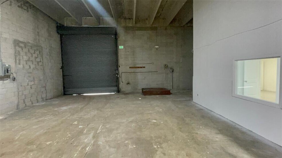 More Photos Of 5220 NW 72nd Ave, Miami Warehouse For Lease