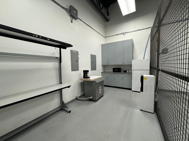 More Photos Of 1380 River Bend Dr, Dallas Office For Sale