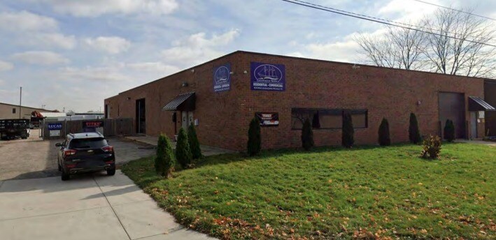 More Photos Of 375 Renner Dr, Elgin Warehouse For Sale