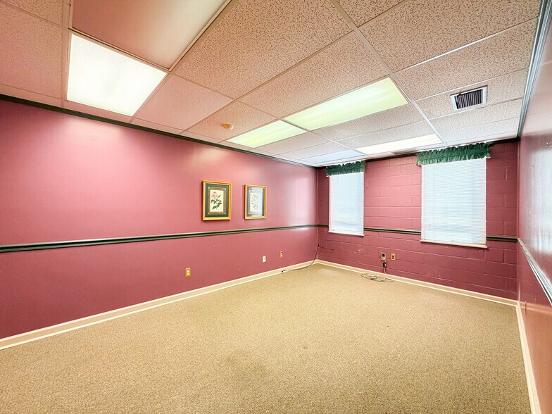 More Photos Of 906 Wilson St NE, Decatur Coworking Space