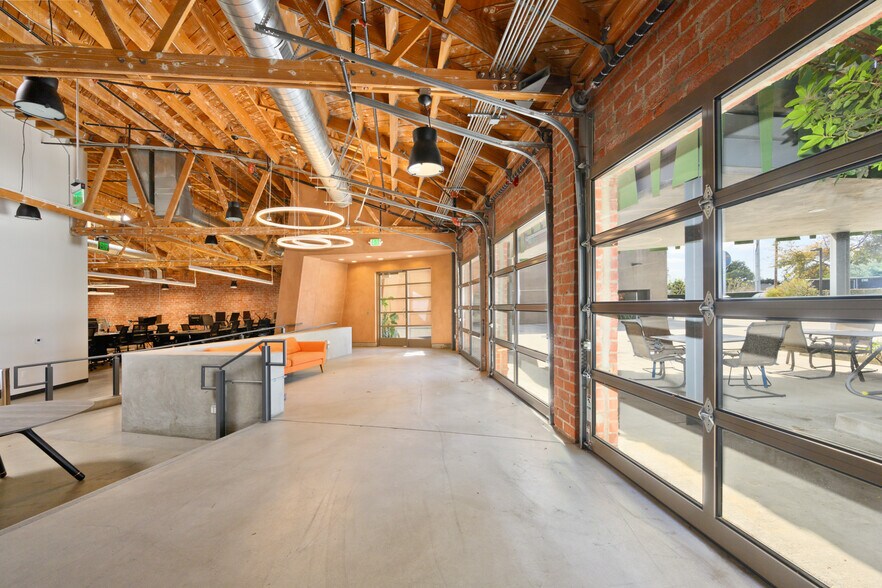 More Photos Of 2223-2229 S Carmelina Ave, Los Angeles Loft Creative Space For Lease