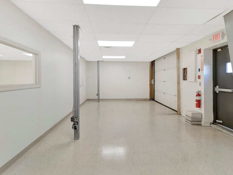 More Photos Of 125 High St, Mansfield Light Distribution For Lease