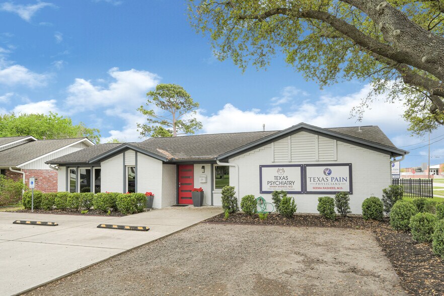 More Photos Of 2243 N Park Ave, Pearland Medical For Lease