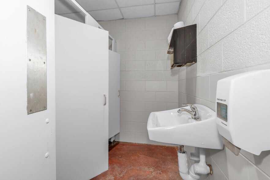 More Photos Of 1219 New Savannah Rd, Augusta Distribution For Sale