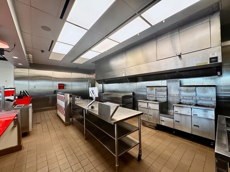 More Photos Of 5015 Hinkleville Rd, Paducah Restaurant For Lease