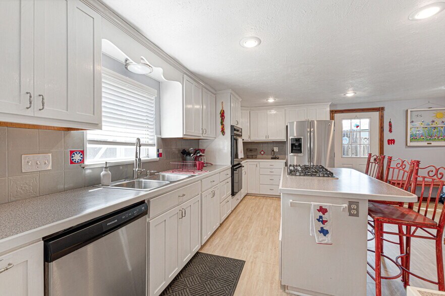 More Photos Of 318 Clear Creek Dr, Burnet Specialty For Sale