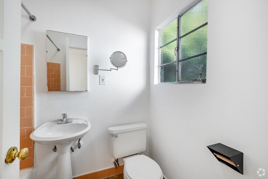 More Photos Of 1260 N Hayworth Ave, West Hollywood Apartments For Sale