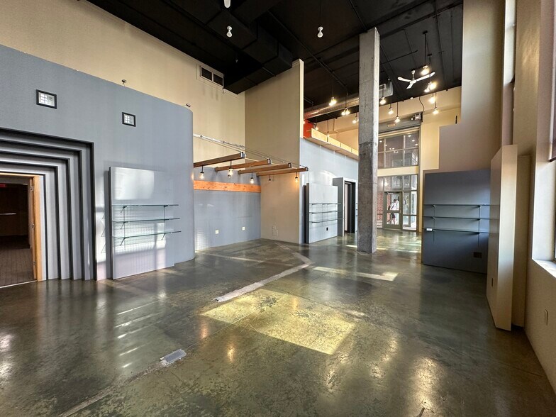 More Photos Of 4 S Linn St, Iowa City Office For Lease