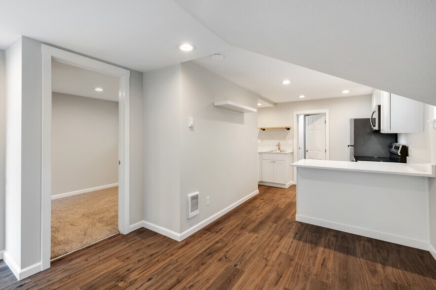 More Photos Of 12437 Tukwila International Blvd, Tukwila Apartments For Sale