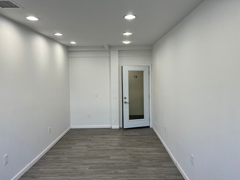 More Photos Of 3654-3660 Ruffin Rd, San Diego Unknown For Lease