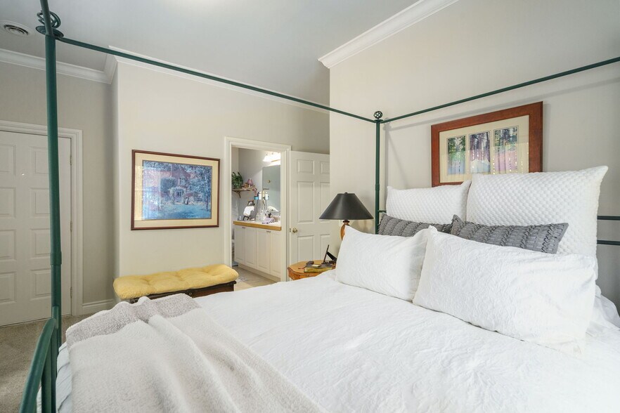 More Photos Of 206 E Liberty St, Milford Medical For Sale