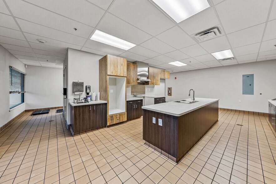 More Photos Of 2166 NW Vine St, Grants Pass Medical For Sale