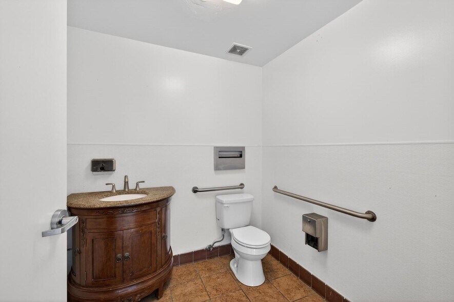 More Photos Of 4101 Rosemead Blvd, Pico Rivera Office For Lease