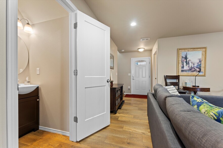 More Photos Of 2729 W Marina Dr, Moses Lake Apartments For Sale