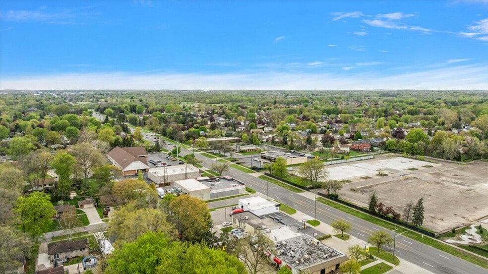 More Photos Of 33535-33537 7 Mile Rd, Livonia Freestanding For Lease